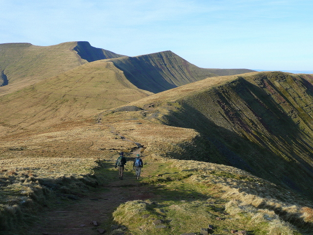 Walking alongside the Craig Cwmoergwm - geograph.org.uk - 1109664